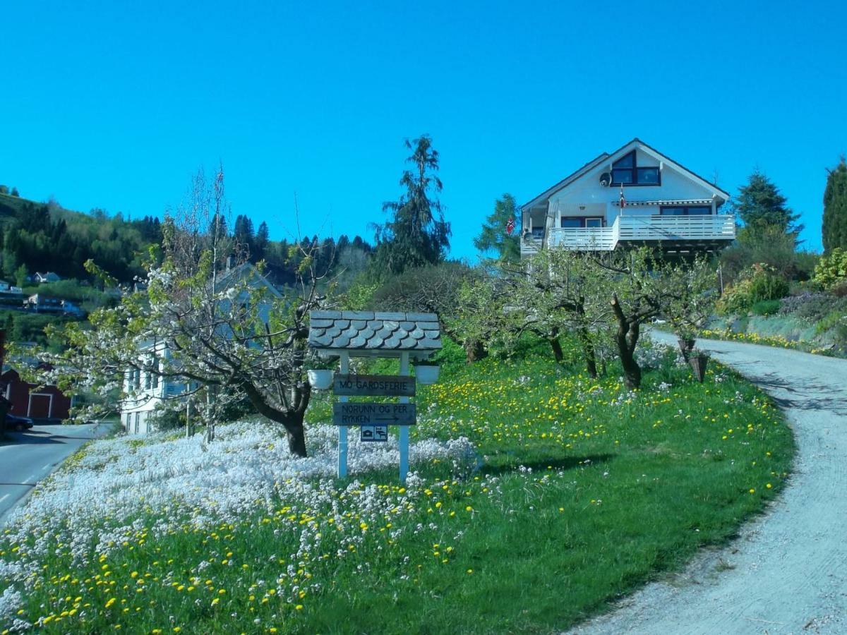 Mo Gardsferie-Pers Frukthage Villa Øystese Exterior foto